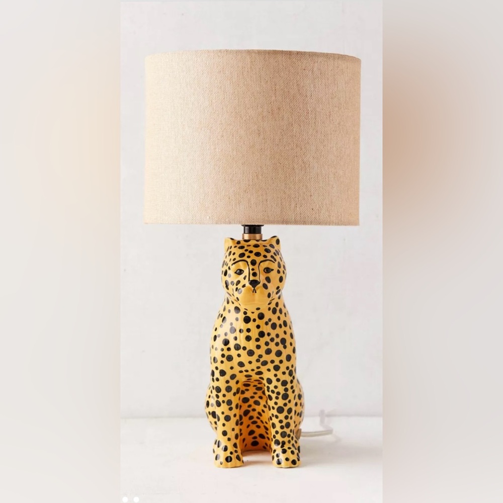 Exclusive Urban outfitters home ceramic Chetah lamp. New in original box.